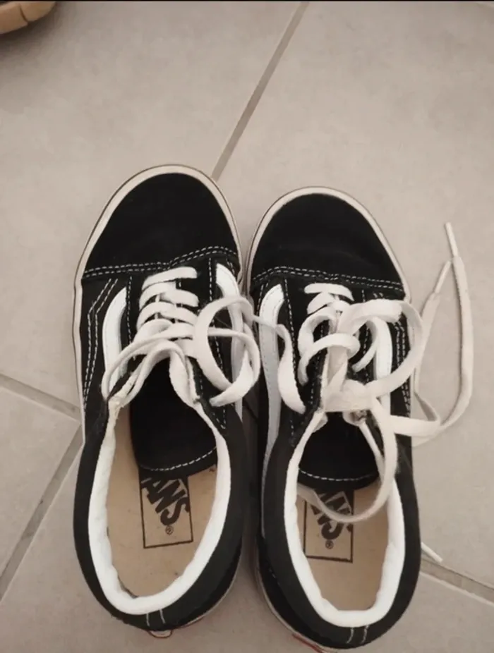 Basket Vans en très bon état très peu porté taille 30 noir et blanche fille garçon - photo numéro 6
