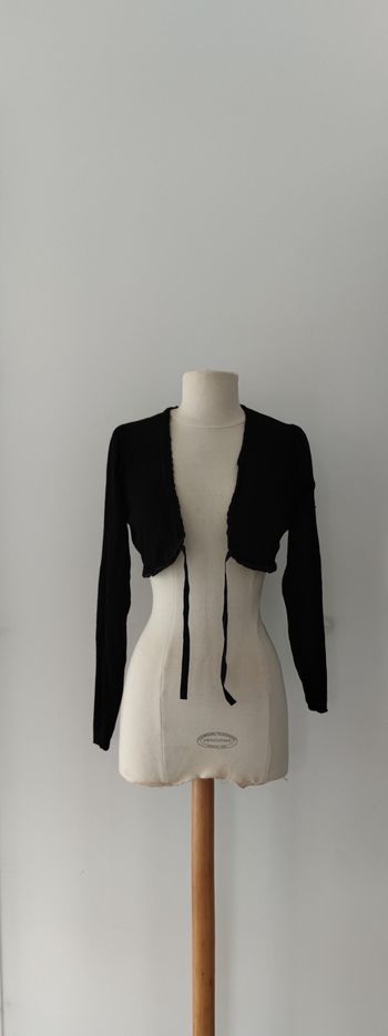 Boléro manche longue noir taille 38/40 femme, très bon état marque Ici et maintenant