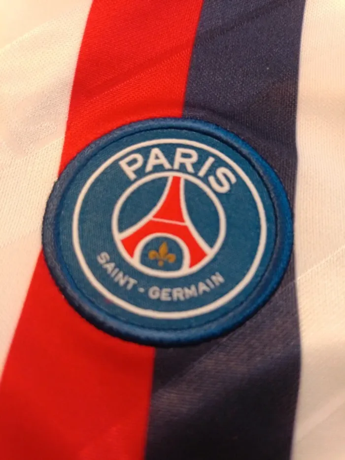 Tenue de foot PSG, Nike Authentique Officiel taille enfant 5/6 ans, Neuf - photo numéro 3