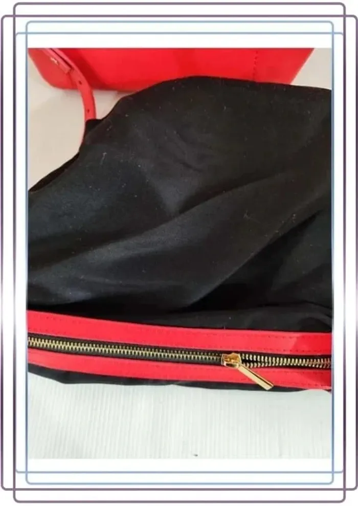 Sac fourre tout à bandoulière rouge, bon état, 25x30cm - photo numéro 2