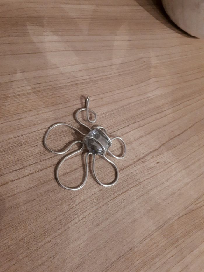 Pendentif fleur argenté - photo numéro 2