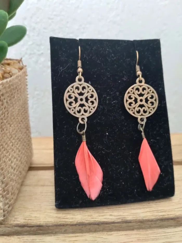 Boucles d'oreilles plumes corail - photo numéro 2