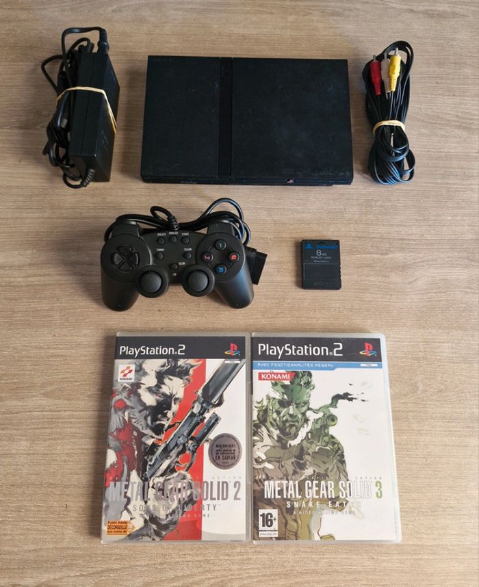 Lot Console PlayStation 2 PS2 Slim + 1 Manette + 1 Carte Mémoire & 2 Jeux Metal Gear Solid