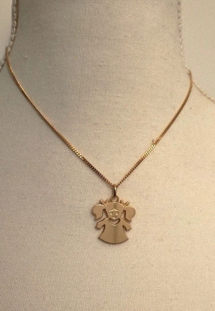 Chaine et pendentif fille à couettes doré - photo numéro 2