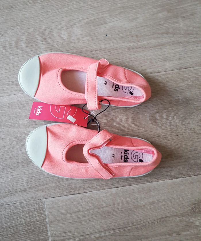 Chaussures en toile rose taille 29 neuves - photo numéro 2