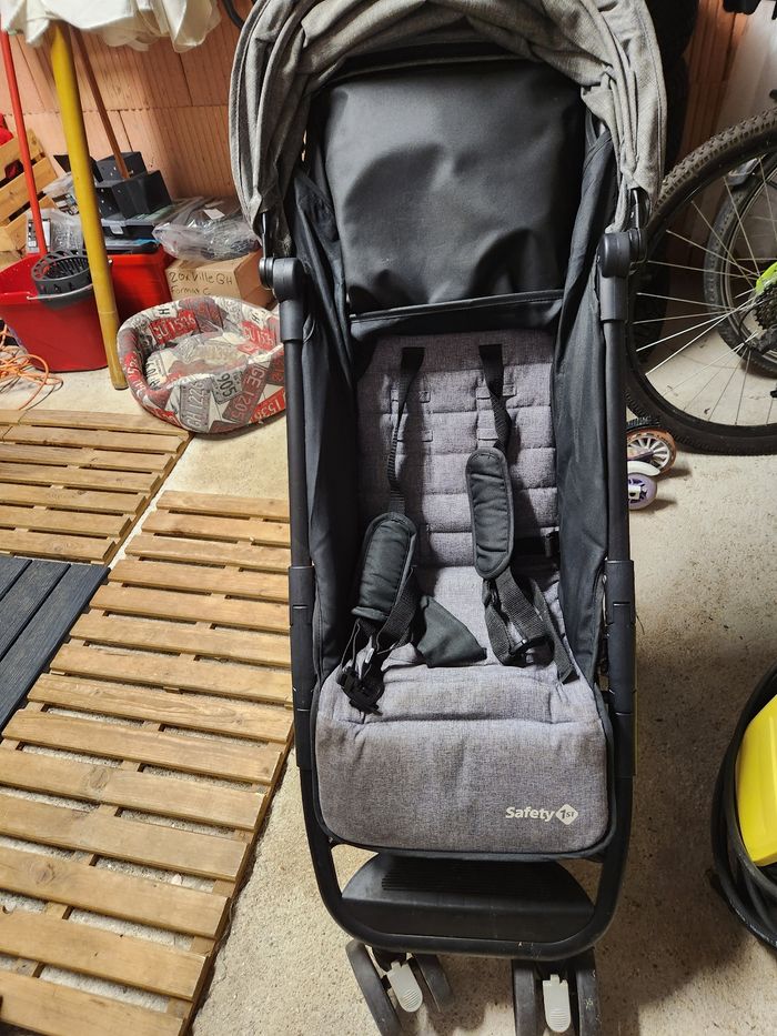 Vend poussette cabine + chancelière