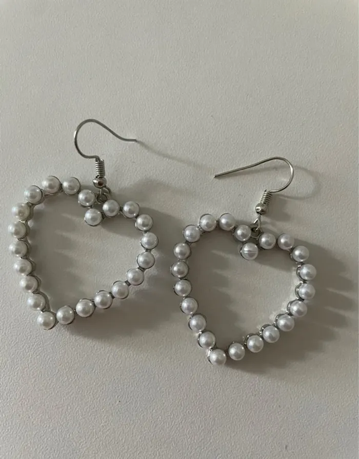 Boucle d’oreille cœur à perles du groupe MaxMara sans logo,sans étiquette. - photo numéro 5