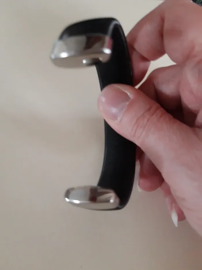 Très joli bracelet rigide noir et argenté - photo numéro 4