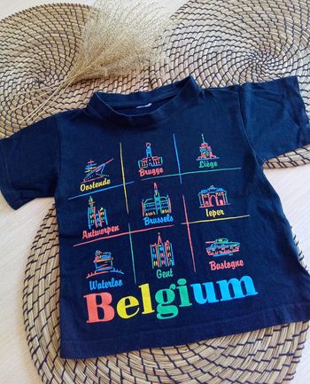 Tee shirt marine avec impressions colorées taille 3/4 ans