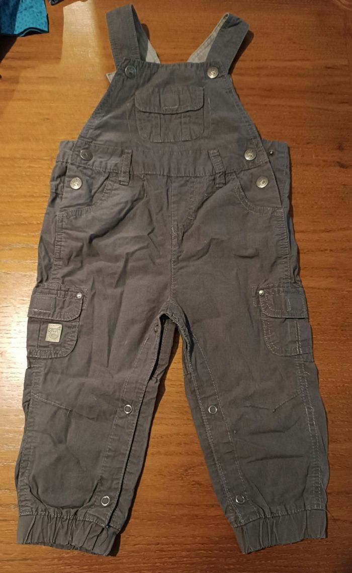 Lot d'un pantalon et d'une salopette 23 mois - photo numéro 2