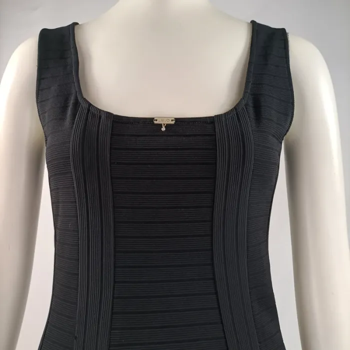 Robe noire Liu Jo en maille texturée, coupe évasée, détail bijou col carré A1135 - photo numéro 2