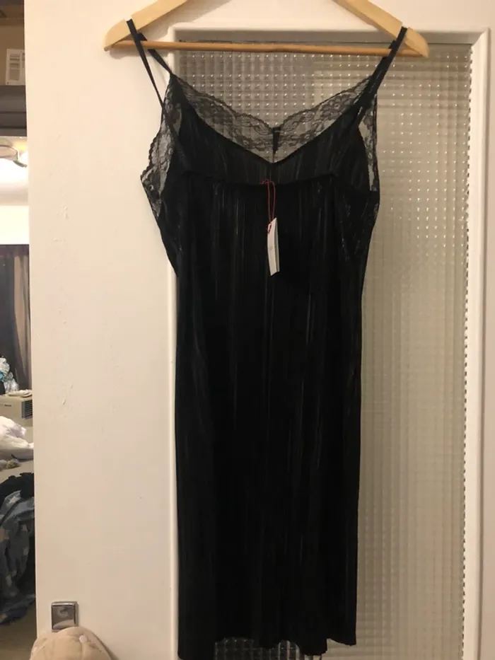 Robe noire de soirée - photo numéro 3