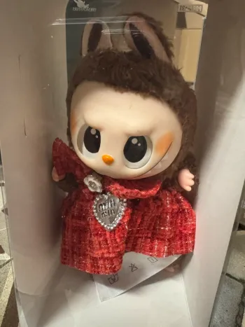 Peluche Labubu habillé