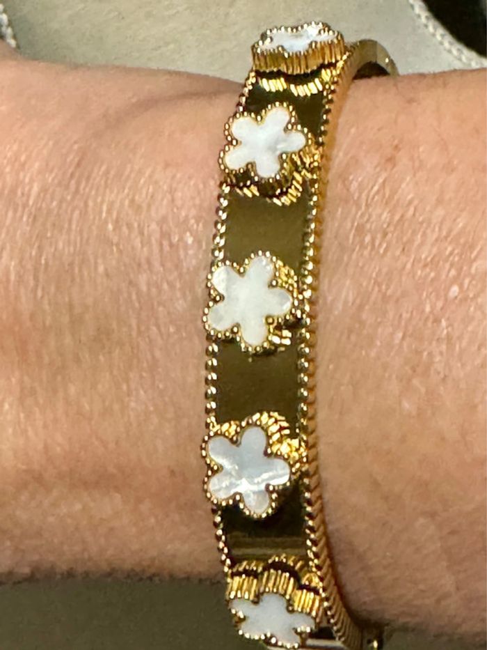 Jonc ovale qui s’ouvre acier inoxydable or trèfle blanc - photo numéro 3