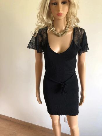 Robe noire à manches courtes avec dentelle Morgan taille S bon état