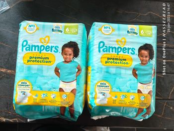 Deux petits paquets Pampers premium protection t.6