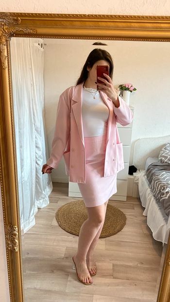Ensemble tailleur jupe et blazer rose