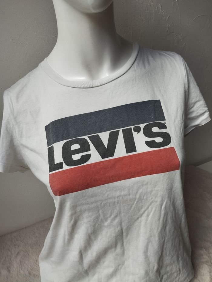 Tee-shirt Levi's blanc gros motif sur l'avant taille S - photo numéro 2
