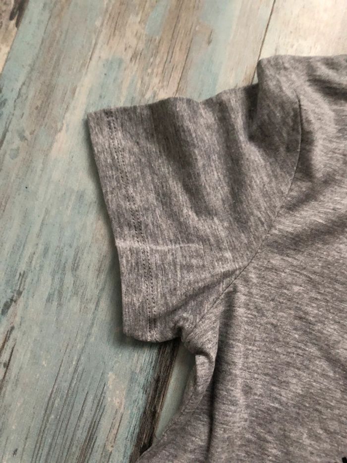 Tee-shirts neufs - photo numéro 3