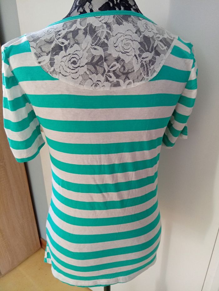 Joli tee-shirt avec p'tite dentelle à l' arrière - photo numéro 5