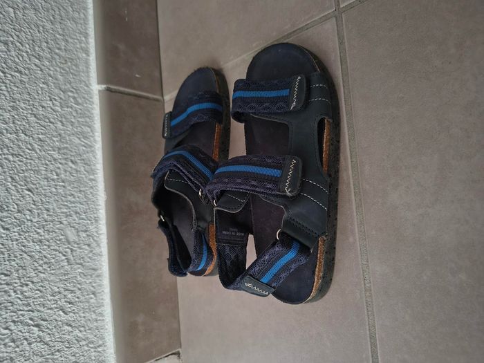 Sandales enfant Kiabi taille 32 a scratch - photo numéro 3