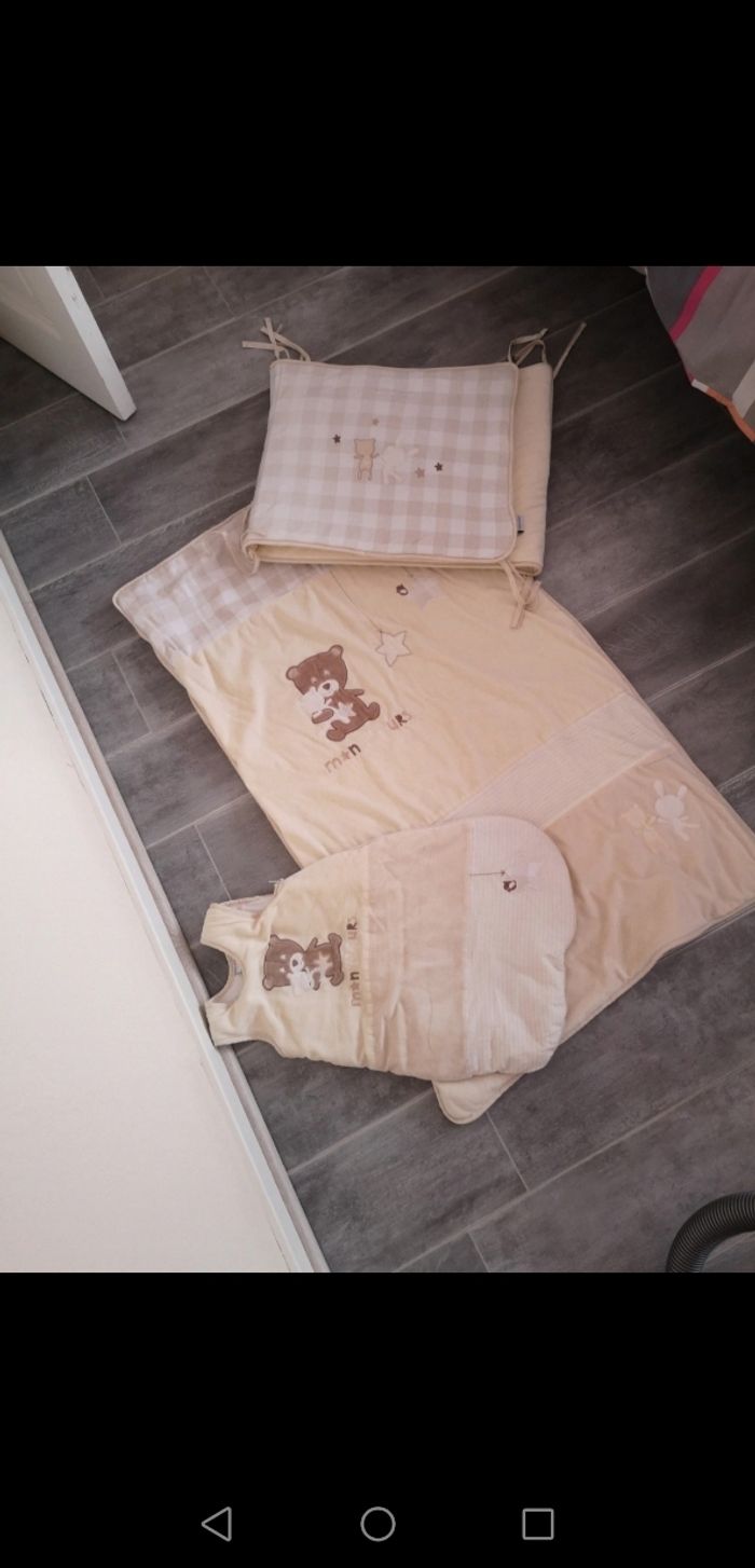 Ensemble tour de lit, couvre lit et gigoteuse