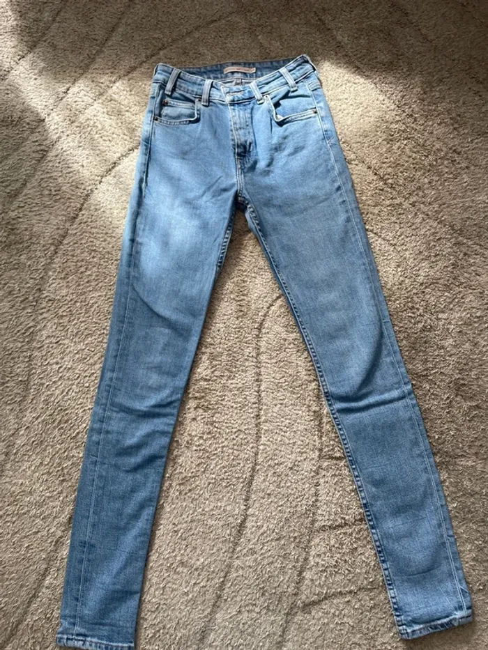Jeans Levis femme 721 w25 L32