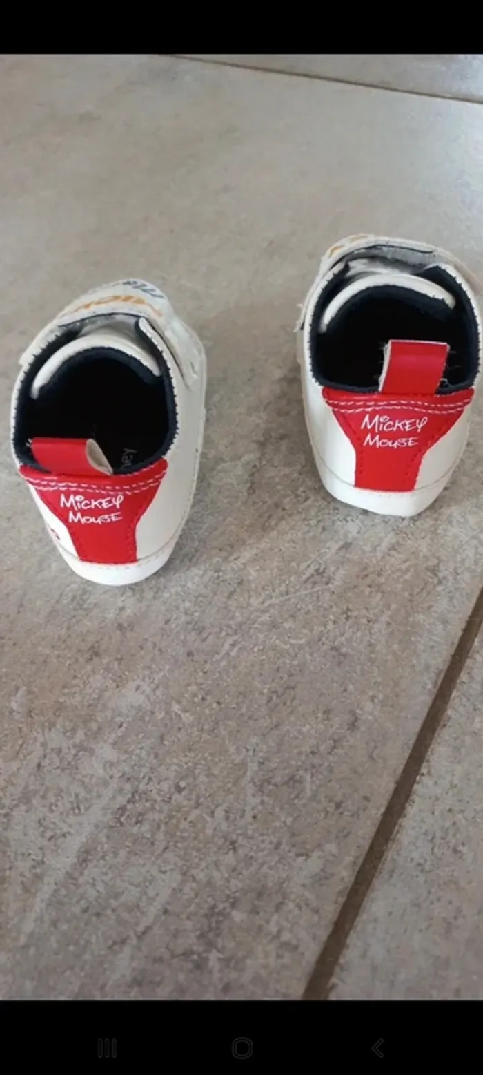 Petites baskets Mickey neuves 0/3 mois neuves - photo numéro 6
