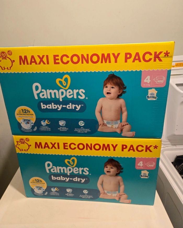 Couches pampers baby dry taille 4 x 2