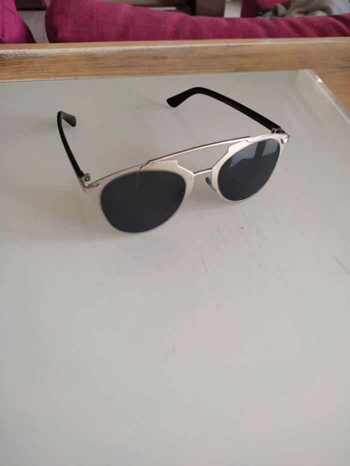 Lunettes de soleil - photo numéro 2