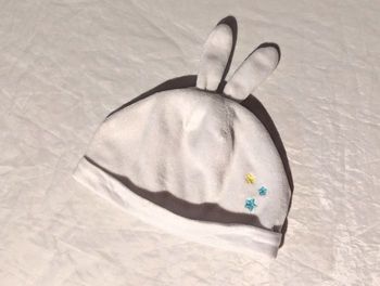 Bonnet Blanc Petites Etoiles Longues Oreilles Lapin Animal Vêtement Accessoire Petits Enfants Bébés