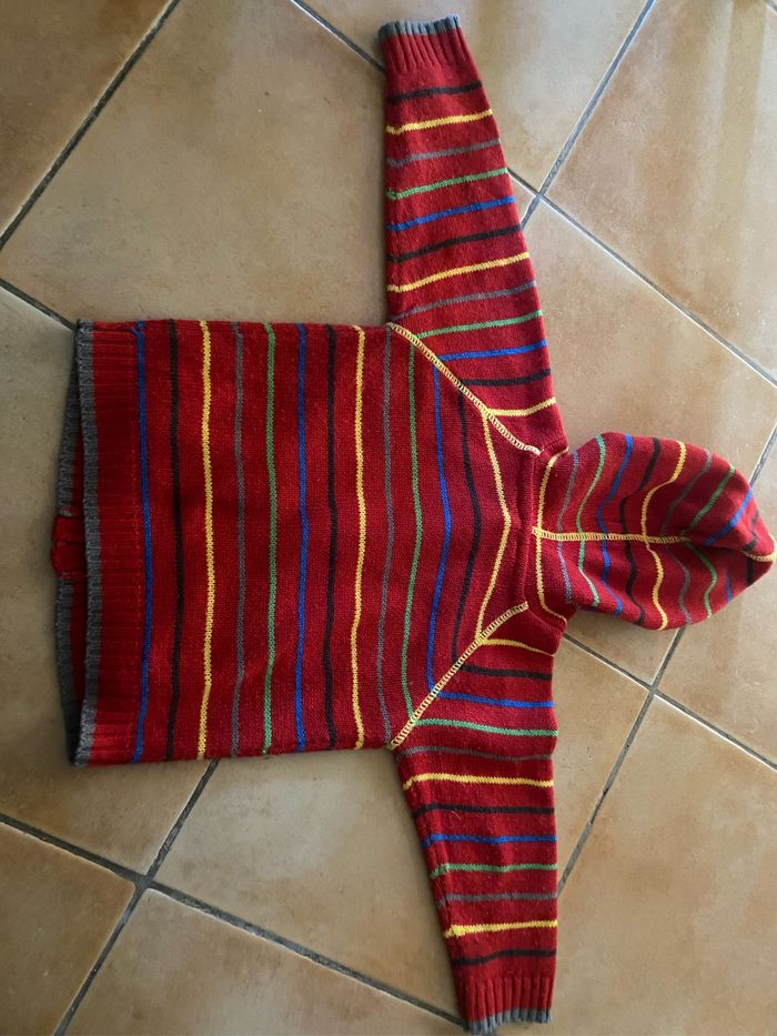 Gilet Rouge TrickyTracks doux 24 mois  très bon état - photo numéro 2