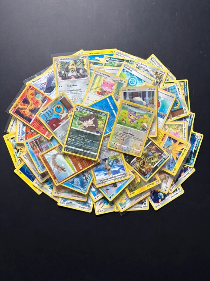 Pokémon - Lot 100 cartes sans double avec 5 cartes brillantes offertes
