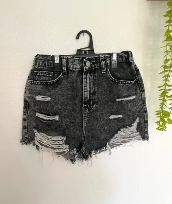 Magnifique short effiloché pour petite fille