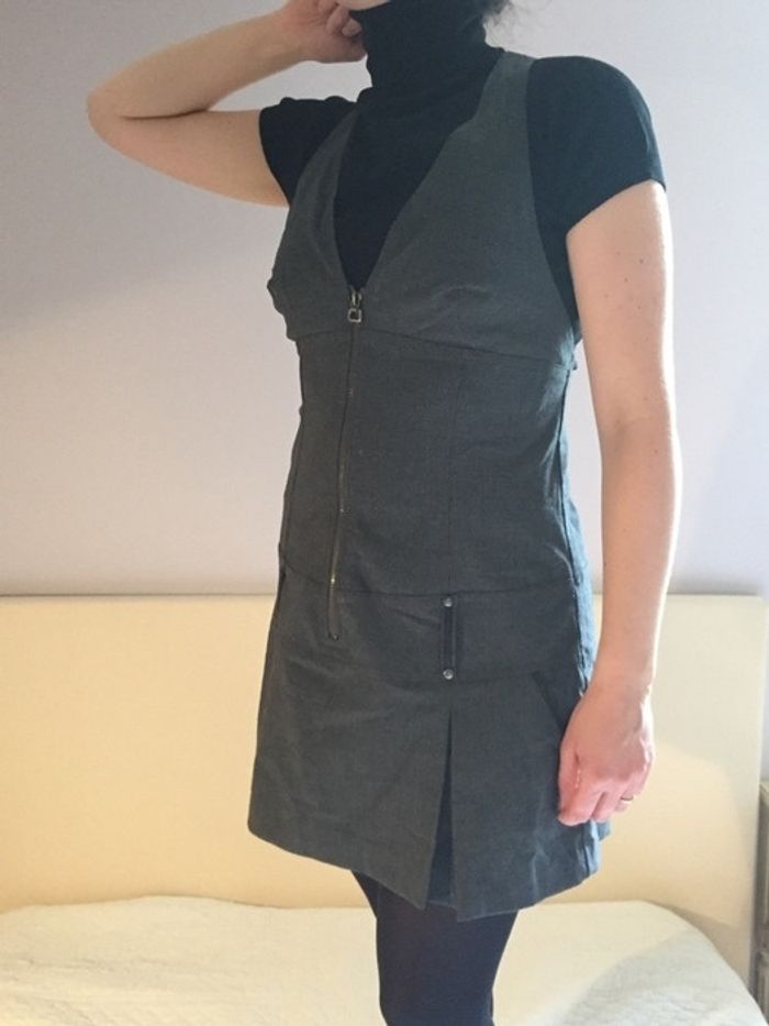 Robe courte à bretelles