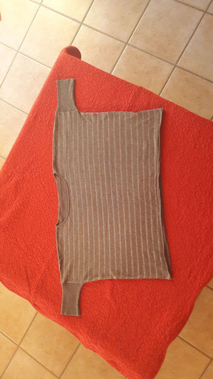 Pull large (oversize ou style poncho), marron, rayures dorées, taille M