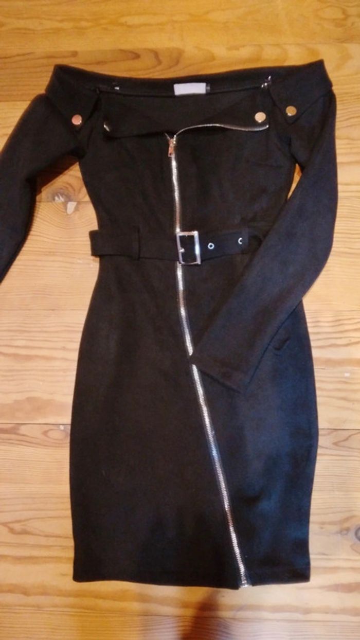 Robe noire - photo numéro 2