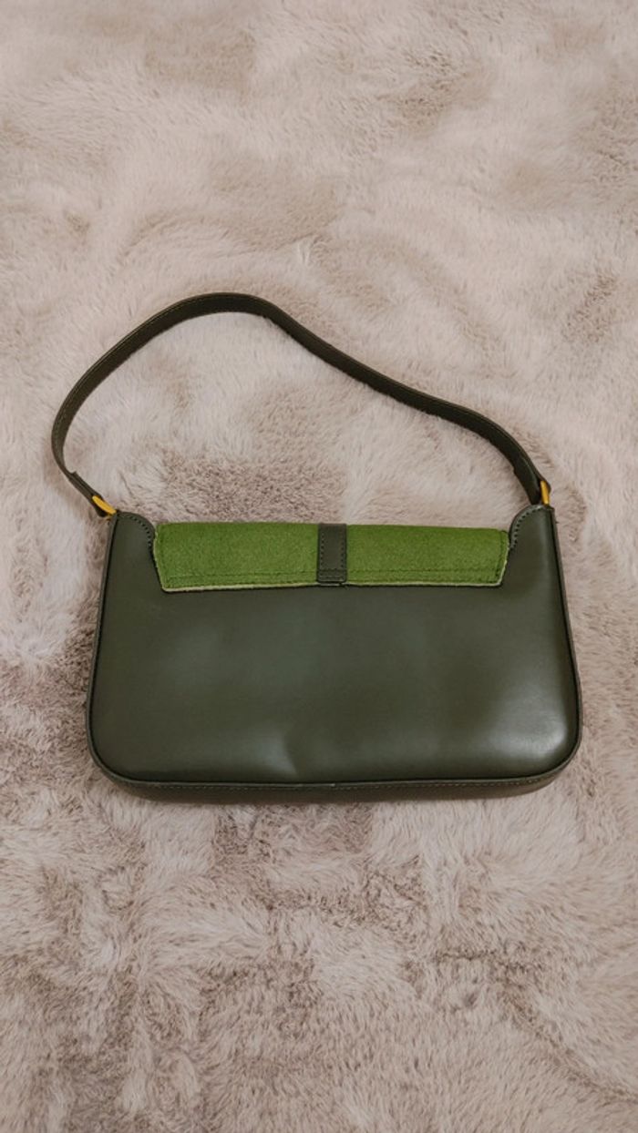 Sac baguette en cuir crin de cheval couleur vert et jaune porter épaule - photo numéro 7