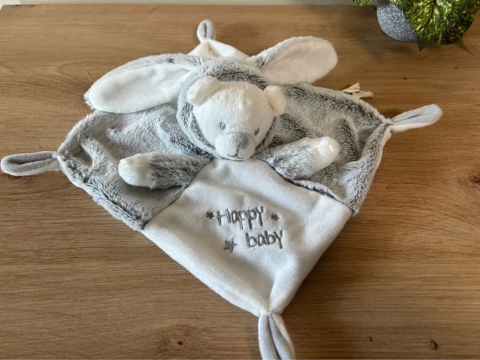 Doudou plat ours déguisé en lapin blanc gris happy baby premaman orchestra