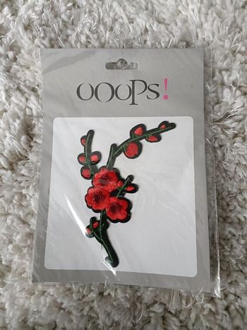 Broderie fleur ooops d'environ 13 X 9 cm