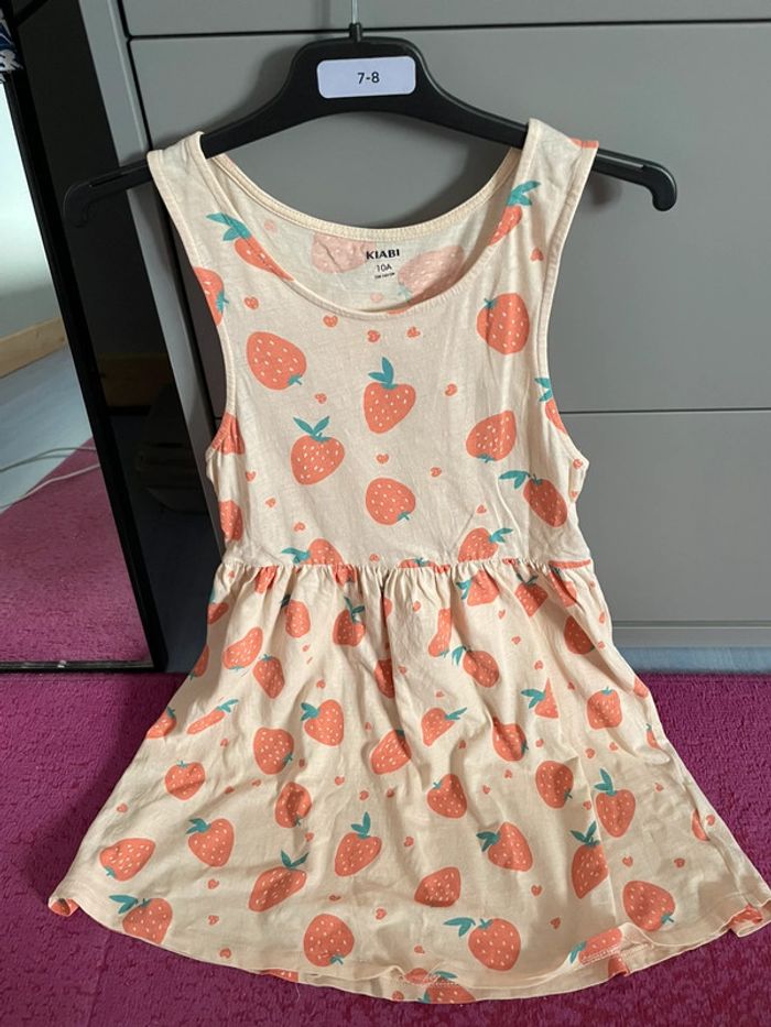 Robe couleur abricot, motif fraise, fille
