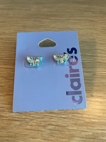 Boucles d’oreilles papillons strass – Neuf (Claire’s)