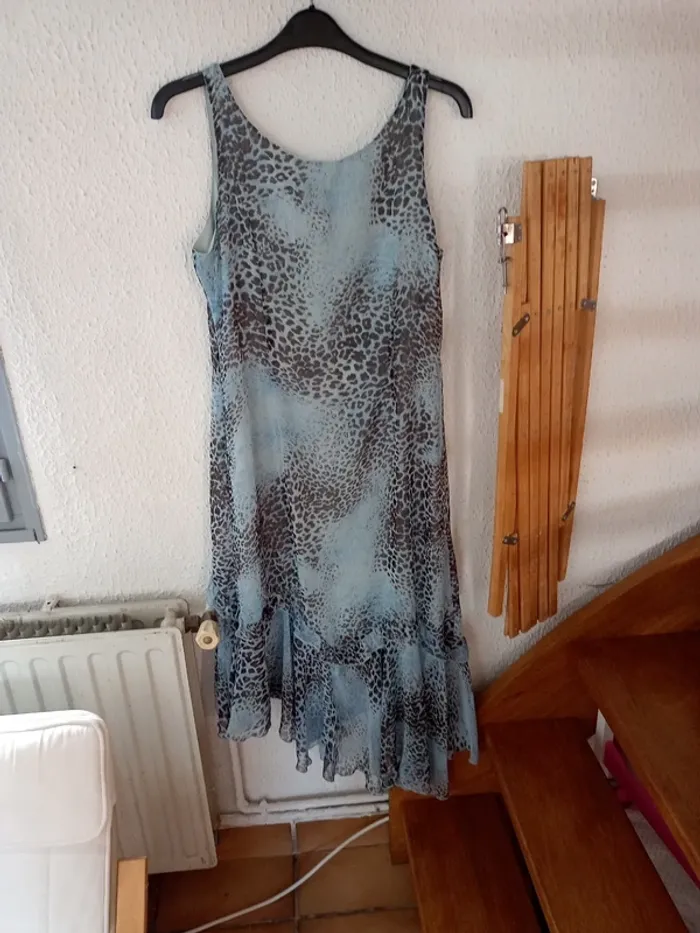Robe longue asymétrique bleue claire/noire - photo numéro 3