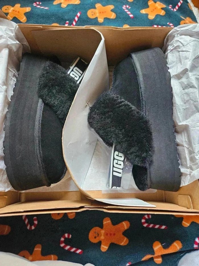 Ugg funkette noir Taille 40 - photo numéro 8