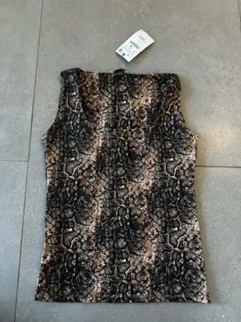 Haut Zara, neuf avec étiquette, taille L, valeur 8€