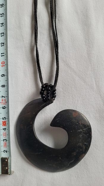 Collier perles et pendentif en coco