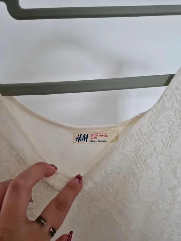 Robe en dentelle - photo numéro 2