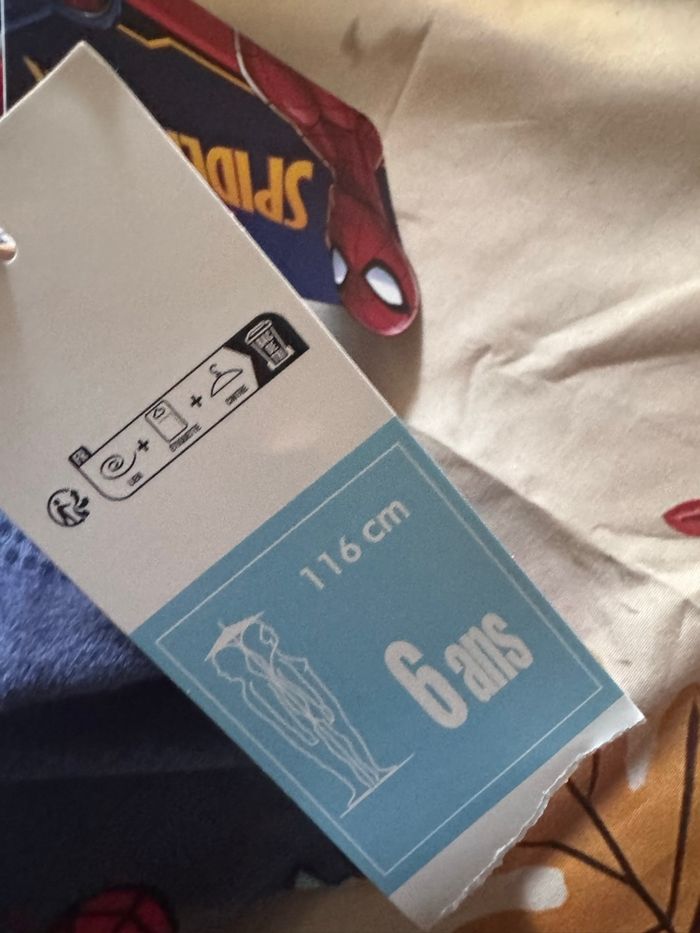 Pyjama velours Spiderman neuf 6 ans - photo numéro 2