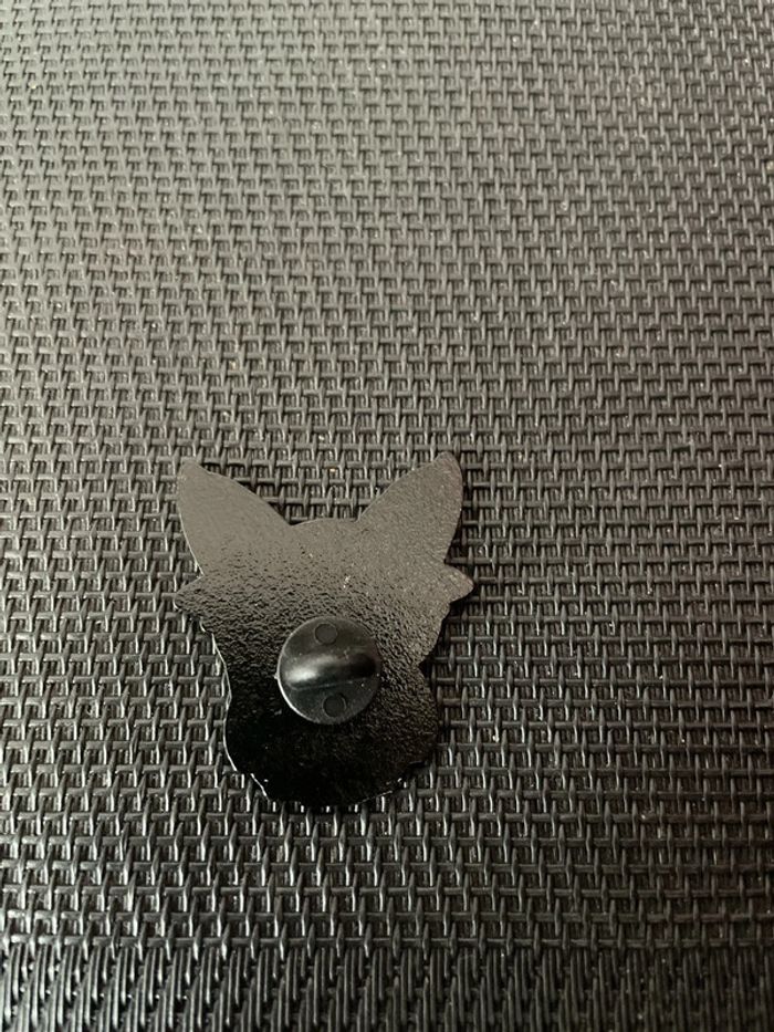 Pin’s Evoli eevee poncho Mentali espeon Pokémon broche en très bon état - photo numéro 4