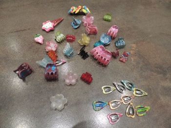 Lot de différentes pinces à cheveux pour petite fille